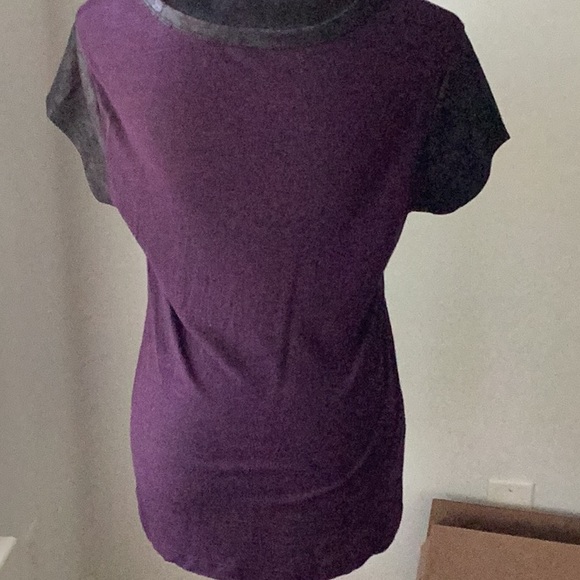 Like new Calvin Klein tee - Picture 3 of 5